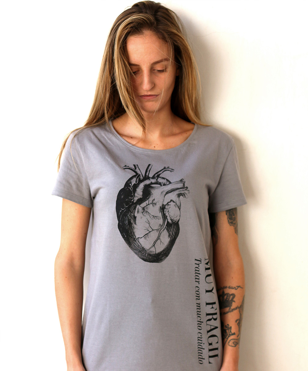 Camiseta gris corazón